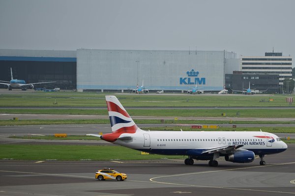 Maîtriser l'art de créer un feu de camp en toute sécurité : Guide essentiel.